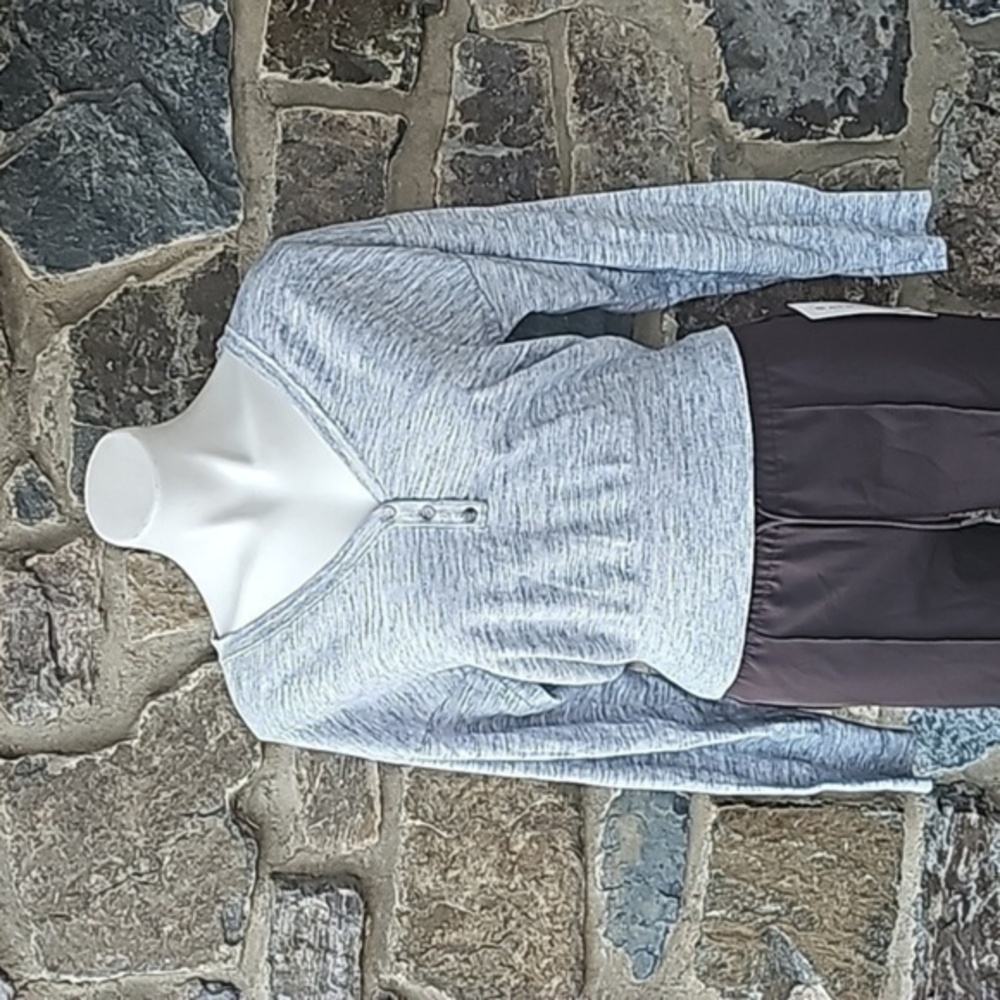 J Crew Gray Wide V-Neck Henley Sweater Size Medium